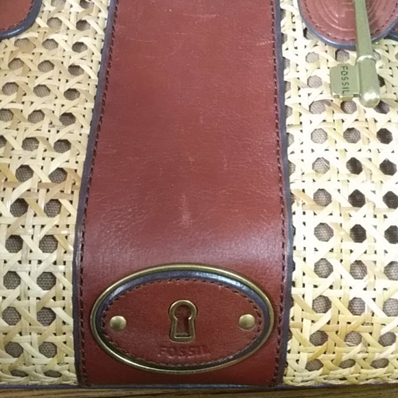 HP!!! 🎉Fossil cane wicker Vintage Reissue bag - Picture 3 of 10